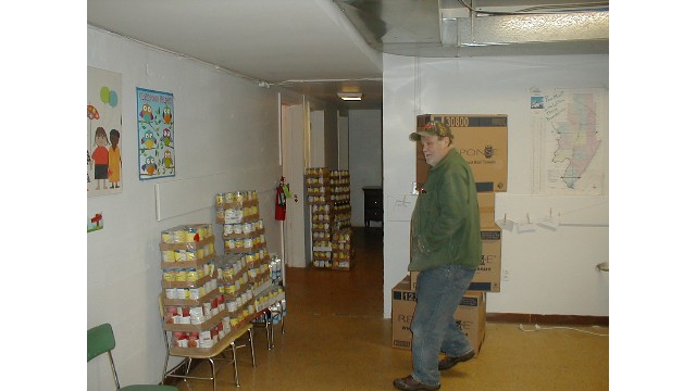 Food pantry 2014 007